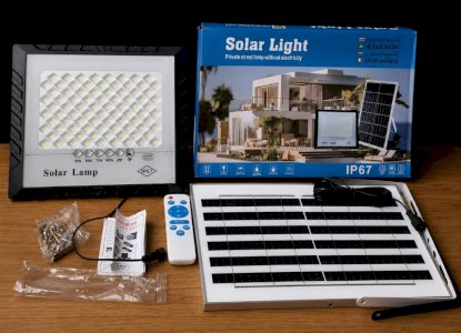 Solar Flood Lights with Remote Control ,Light Waterproof